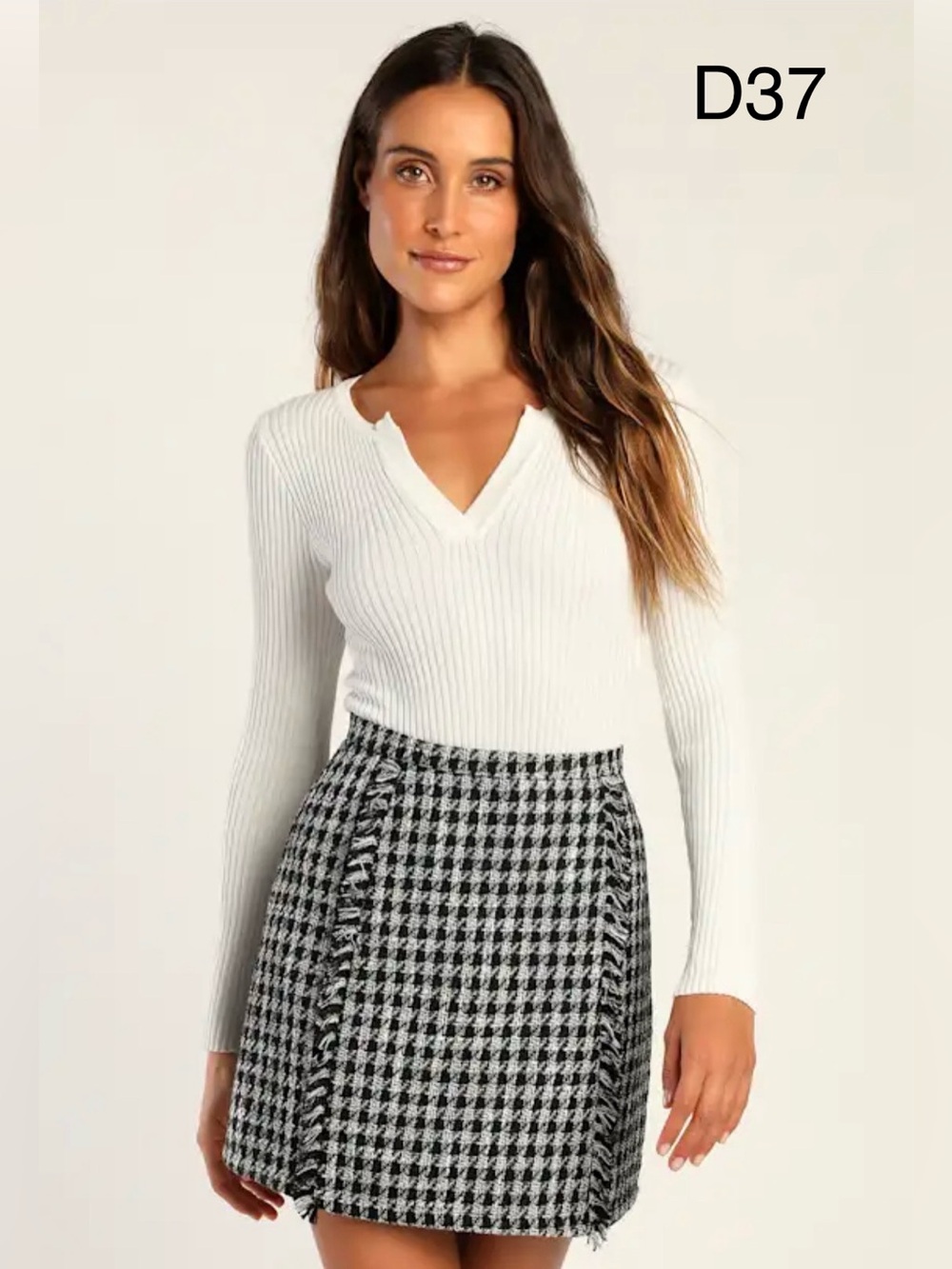 Lulu's Black & White Houndstooth Mini Skirt,Size Medium